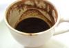 Ennustaminen kahvinporoilla tai teellä: säännöt, symbolien tulkinta, kirjaimet, numerot ja lukujen merkitys